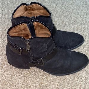Donald Pliner Bootie